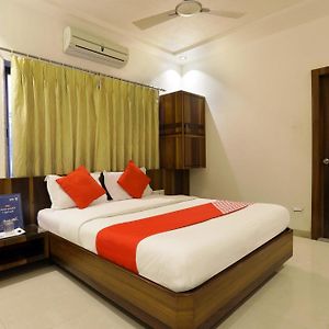 Collection O Satyan Inn
